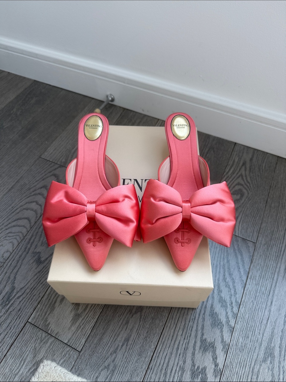 NIB Valentino Coral Pink Satin Bow Pointed-Toe Mules